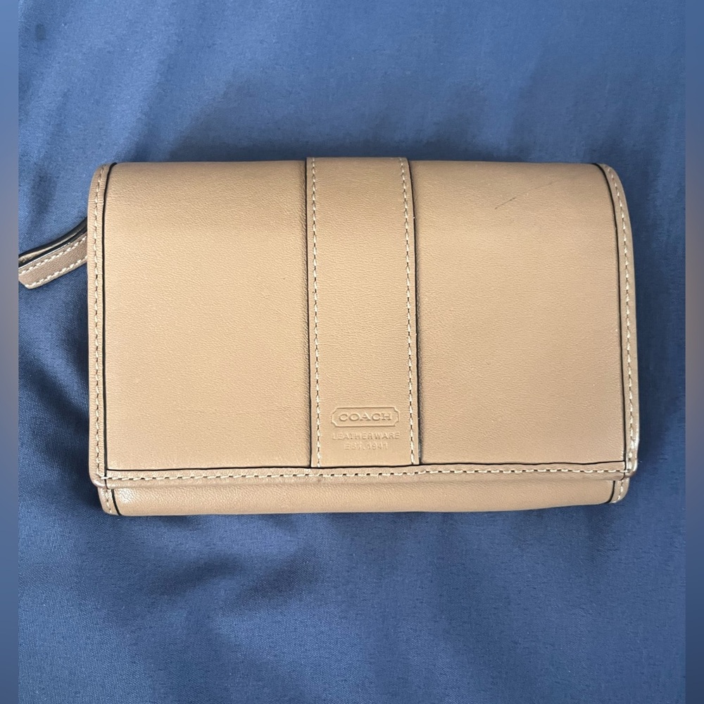 EUC COACH Bi-Fold Leather Tan Wallet